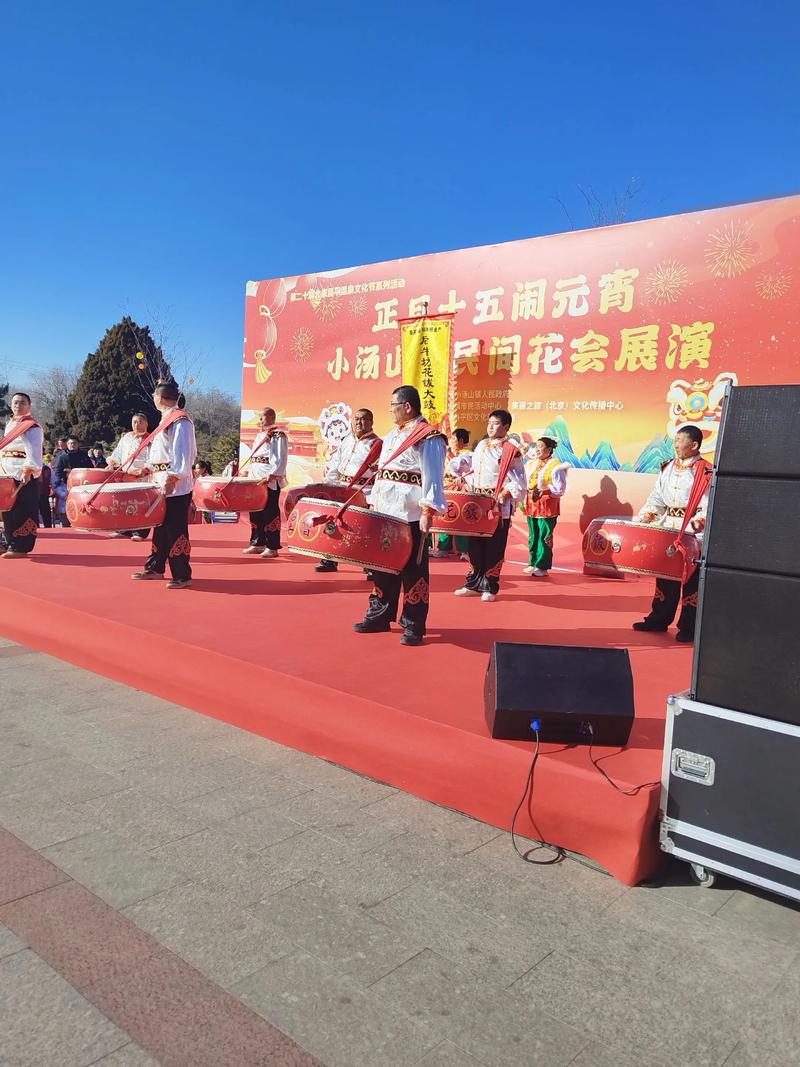 文化传媒公司在数字时代的转型之路：以用户为中心的典型案例分析